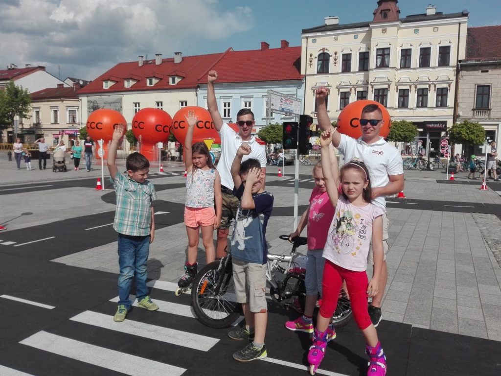 Świetna zabawa w miasteczku rowerowym z naszymi instruktorami